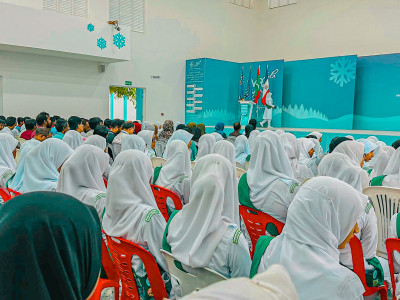 ކުލަގަދަ ގޮތެއްގައި އަންހެންކުދިންގެ ދުވަސް ފާހަގަ ކޮށްފި!