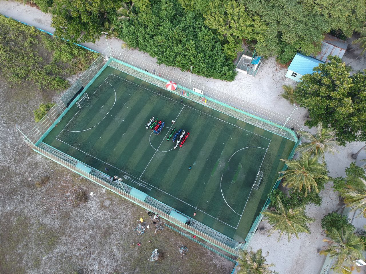 ރ. ހުޅުދުއްފާރު ފުޓްސަލްދަނޑު މަރާމާތުކޮށްދޭނެ ފަރާތެއް ހޯދަނީ