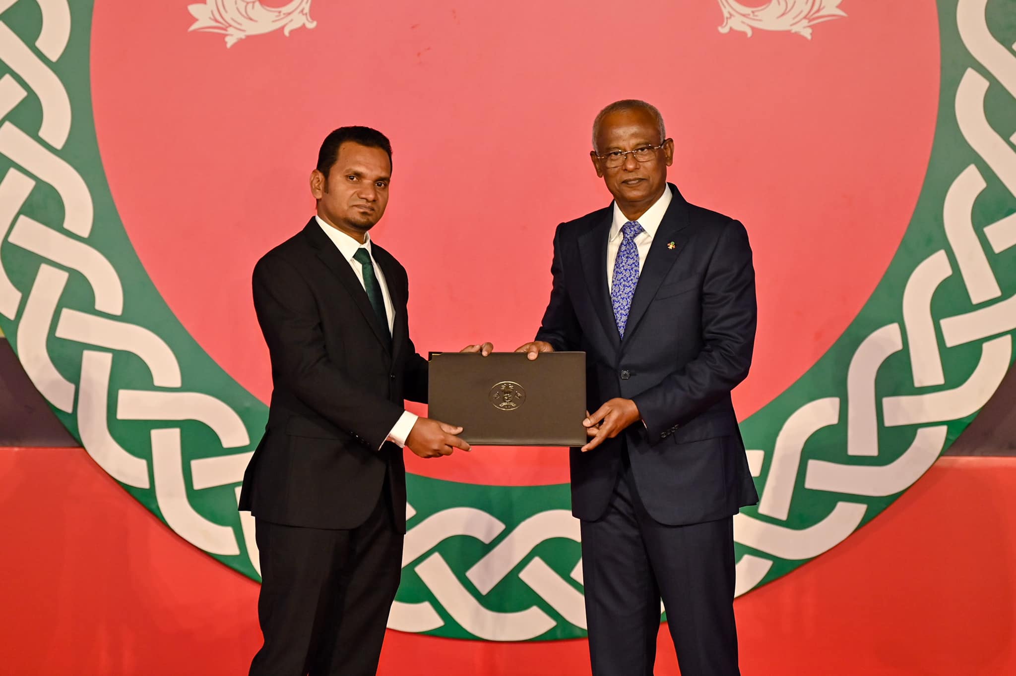 ހިތްވަރު ދިނުމުގެ ޤައުމީ އިނާމު އަލްޤާރީ މުޙައްމަދު ވަޙީދަށް ލިބިލައްވައިފި