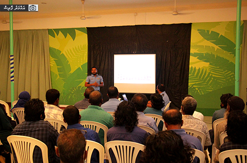 ހުޅުދުއްފާރު ކައުންސިލާއި ހުޅުދުއްފާރު ޕޮލިސް ޕޯސްޓު ގުޅިގެން ޓުރެފިކާއި ގުޅޭ ސެޝަނެއް ކުރިއަށް ގެންގޮސްފި