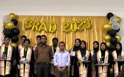 ގްރޭޑް 12ގެ ދަރިވަރުން ދަސްވެނިމުން 